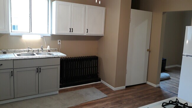 Kitchen - 610 Ontario St