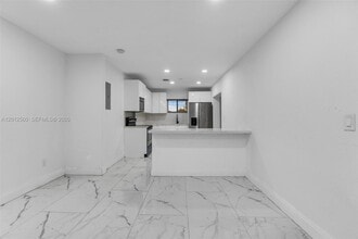 Building Photo - 4530 SW 25th St