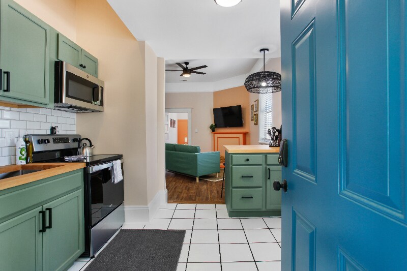 208 W 42nd St, Savannah, GA 31401 Room for Rent in Savannah, GA