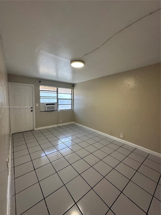 Foto del edificio - 5797 Flagler St
