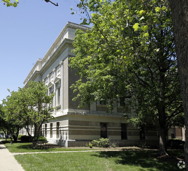 Foto del edificio - Lewis Center
