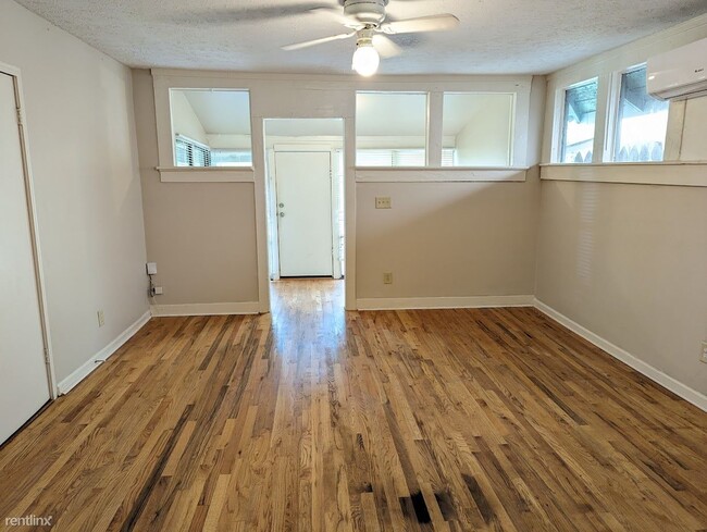 Building Photo - 2 br, 1 bath 4plex - 205 Hampshire Avenue