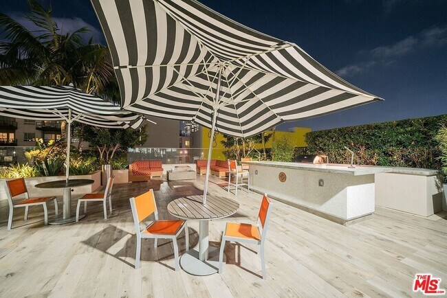 Foto del edificio - 1050 S Grand Ave