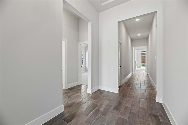 Foto del edificio - 6104 Lake Brook Dr