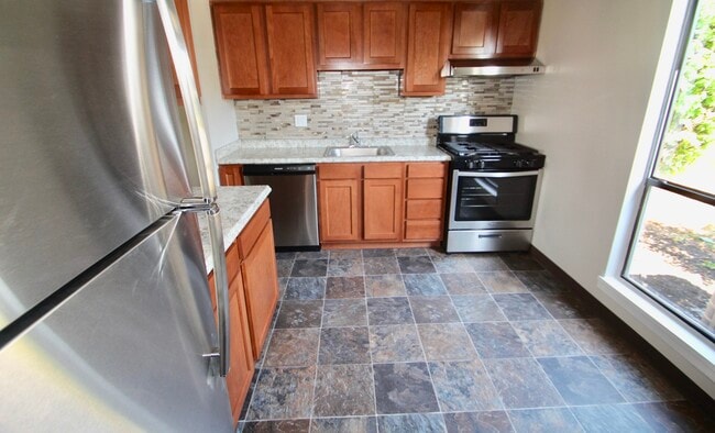 235 West Kitchen - Canterbury Court