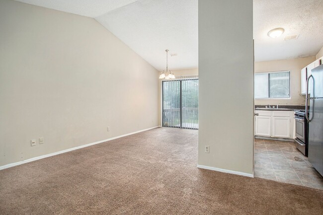 Foto del edificio - 3 bdrm, 2 bath in Stone Mountain