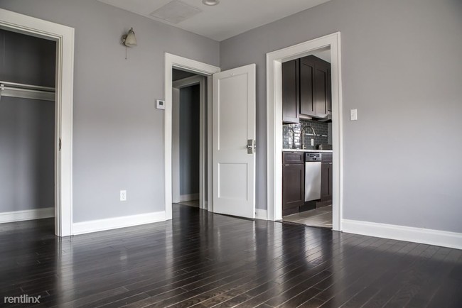 Building Photo - Studio, 1 bath 4plex - 9 E Como Ave