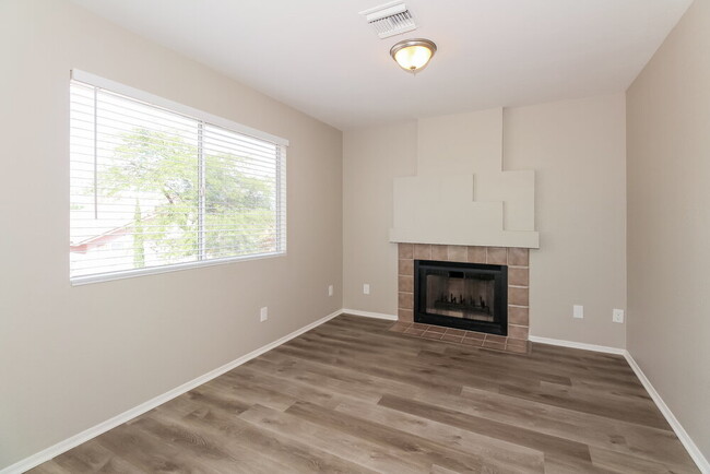 Foto del edificio - 9906 N Sky Ridge Pl