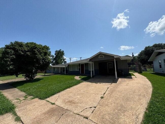 Foto del edificio - Minutes to Barksdale Air Force Base..