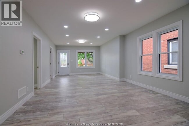 Building Photo - 1076 Janette Ave