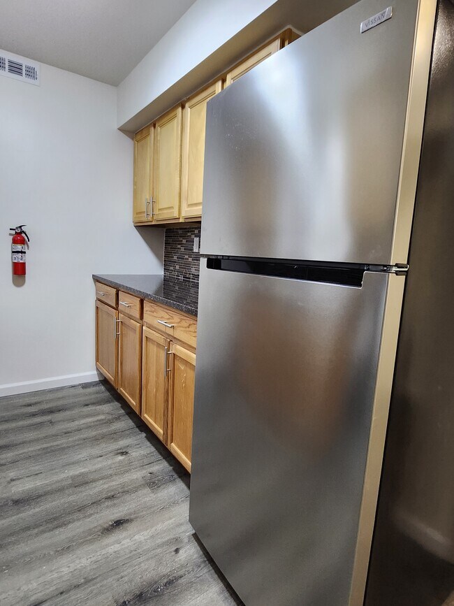 Building Photo - 4550 Winding Brook Dr