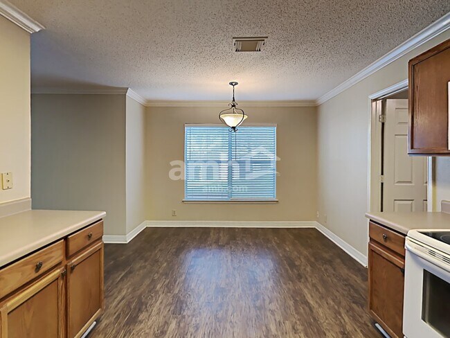 Building Photo - 7118 Knights Haven