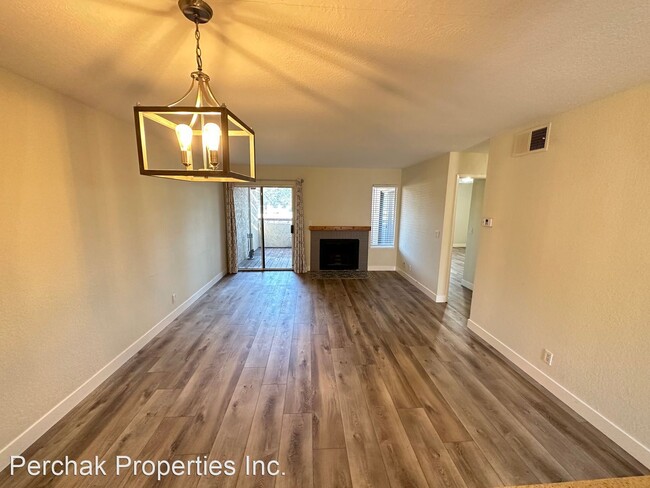 Building Photo - 2 br, 1.5 bath House - 1391 Monument Blvd #14