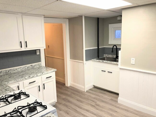 Kitchen - 108 Pharis St