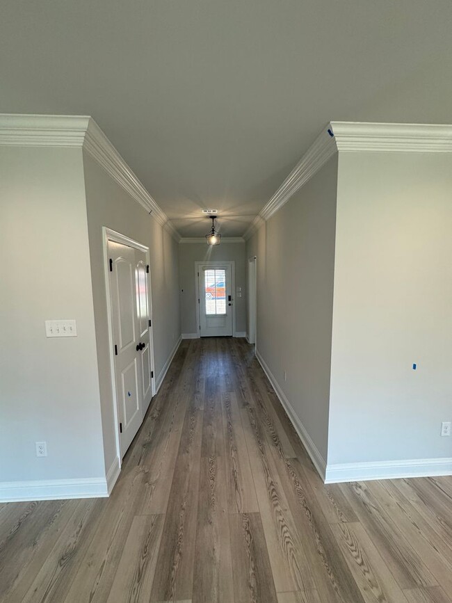Building Photo - Brand New Construction... Just minutes to ...