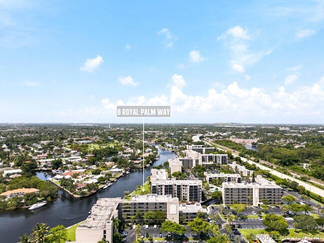 Foto del edificio - 8 Royal Palm Way