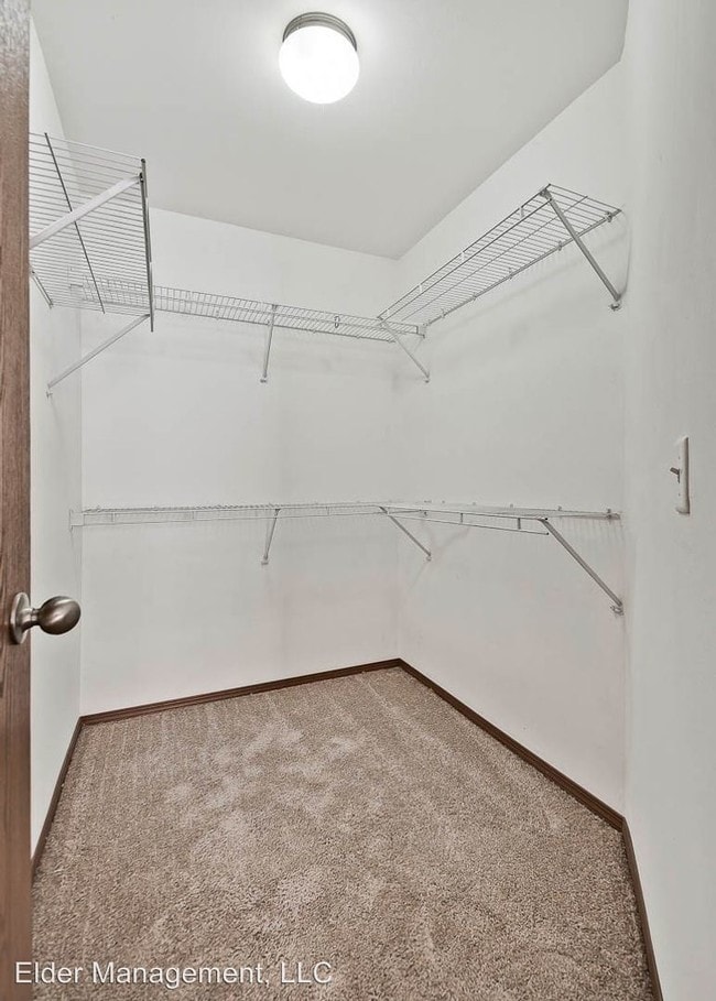 Building Photo - 3 br, 2 bath Apartment - 4200-1 Broadstone