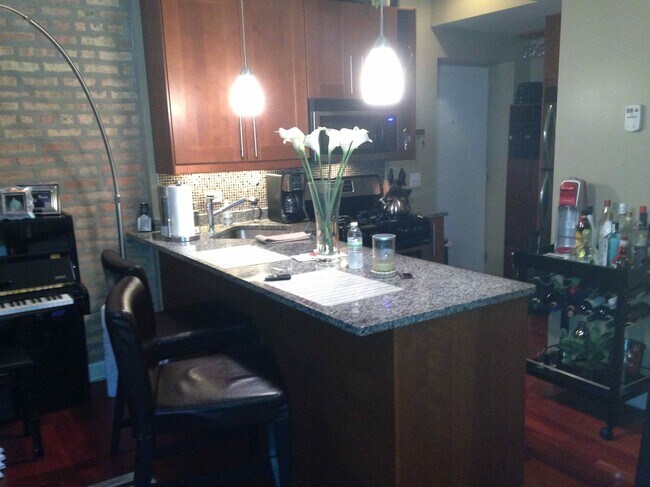 Foto del edificio - 3754 N Bernard St