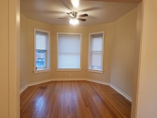Living Room - 3246 W Diversey Ave