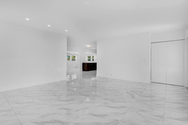 Building Photo - 4201 NE 22nd Terrace