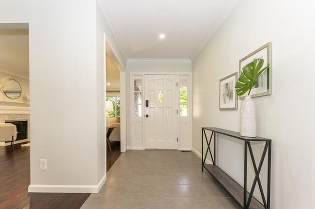 Building Photo - 4 BD remodeled Sylvan Heights home!