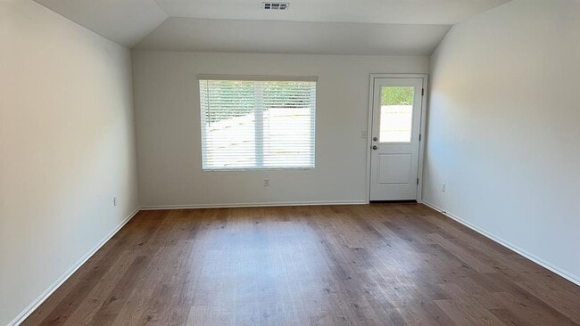 Building Photo - 3433 Little Creek Dr