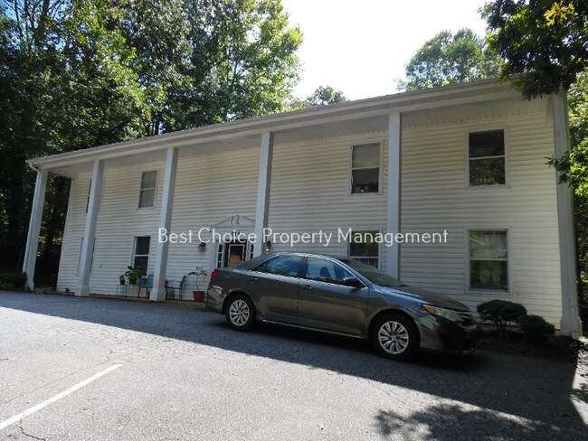 Building Photo - 211 Brookside Dr