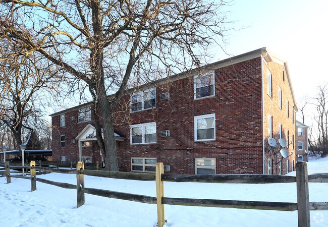 Building Photo - 2702 Rowland Ave NE
