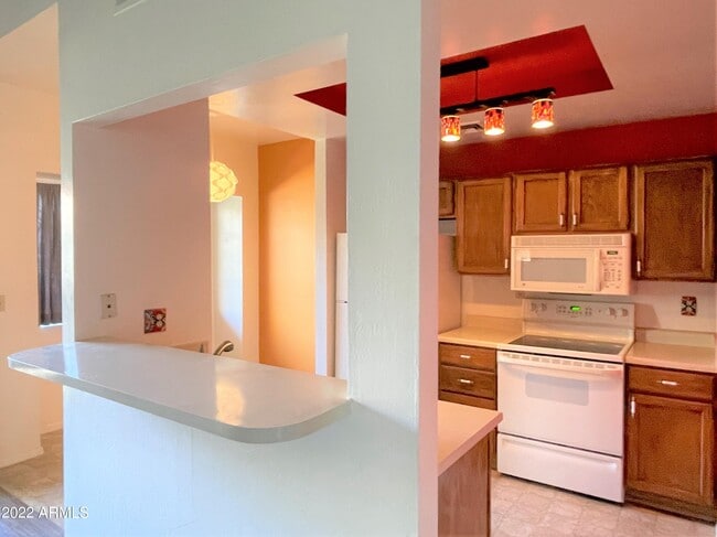 Building Photo - 930 N Mesa Dr