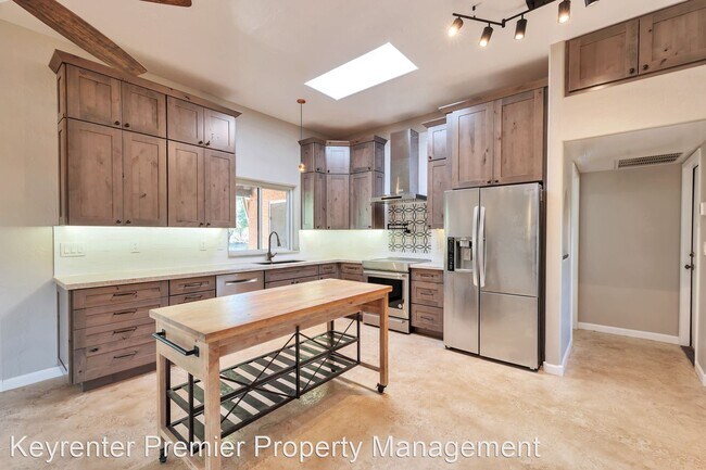 Building Photo - 4 br, 2 bath House - 6324 E. Morning Vista Ln