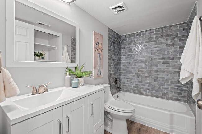 Foto del edificio - 12820 Willow Ln