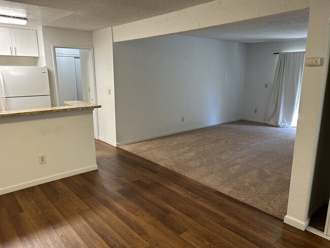 Building Photo - Wonderful 2-Bedroom, 2-Bath Unit in Gated ...