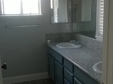 Foto del edificio - 4943 Wind Creek Dr