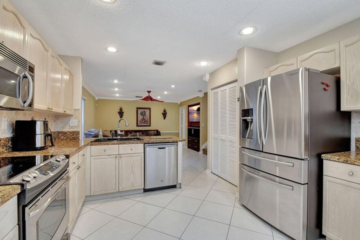 Primary Photo - 6347 Barton Creek Cir