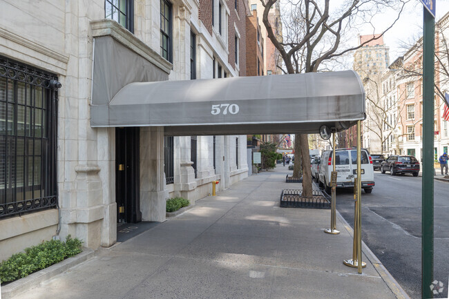 Foto del edificio - 570 Park Ave