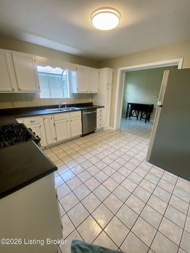 Building Photo - 551 Eastern Pkwy