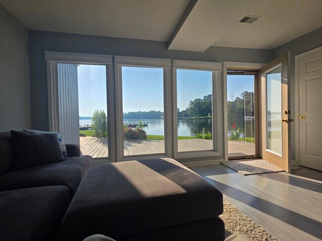 Foto del edificio - 120 Lake Ridge Dr