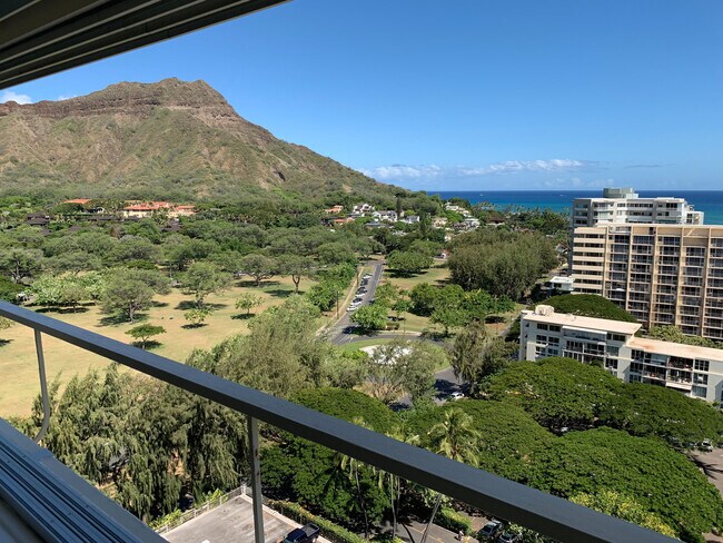 Foto del edificio - Ocean Front, Gold Coast, Furnished Studio ...