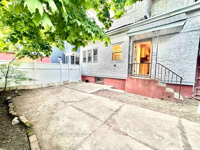 Foto del edificio - 163 Jewett Ave