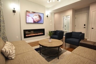 Building Photo - 289-291 Main St