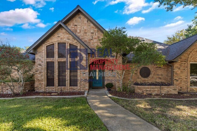 Building Photo - Charming 3 Bed 2 Bath Home in a Great Neighborhood - Private Pool!