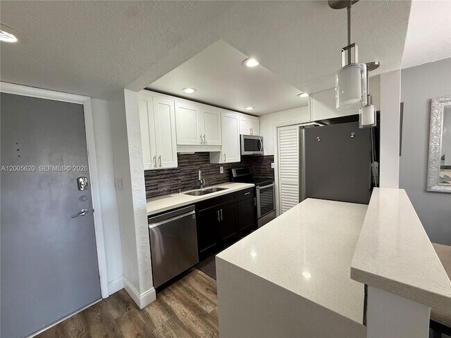 Foto del edificio - 230 Lakeview Dr