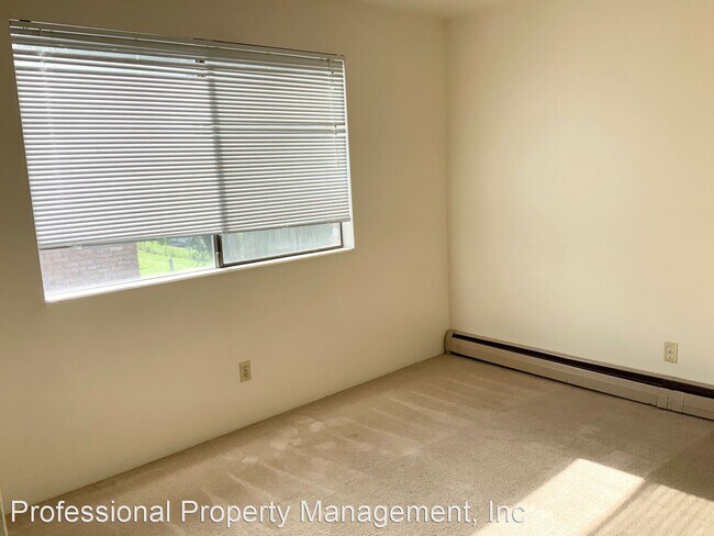 Building Photo - 1519-1521 Ashberry Ct