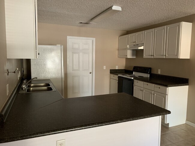 Foto del edificio - Duplex for Rent