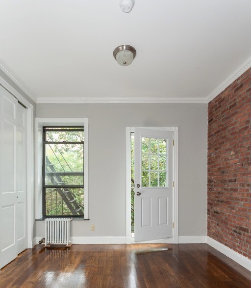 Foto del edificio - 309 E 8th St