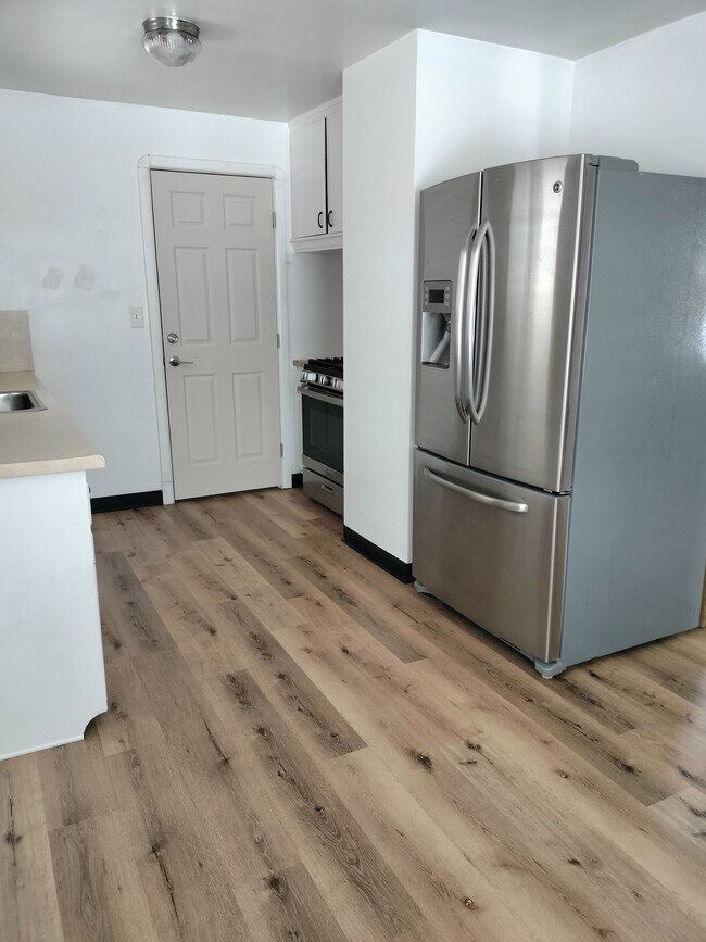 Building Photo - 8306 Essen Ave