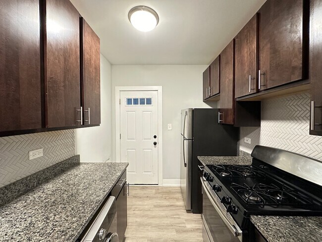 Building Photo - 708 W Brompton Ave