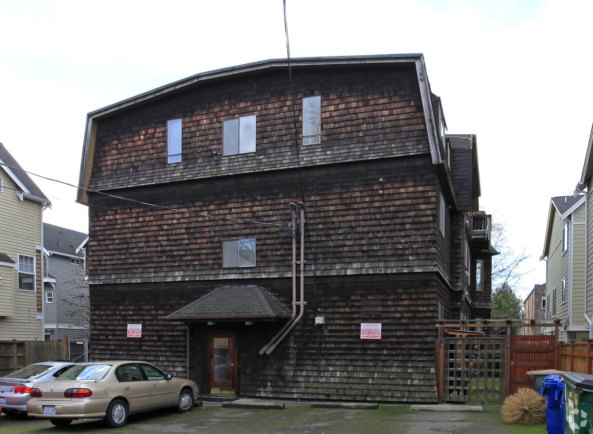 Building Photo - 924 17th Ave