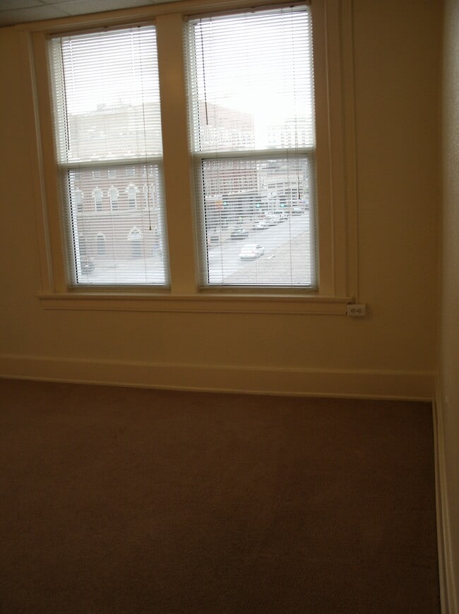 Bedroom - 313 W 3rd St