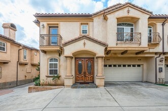 Building Photo - 1018 W Huntington Dr